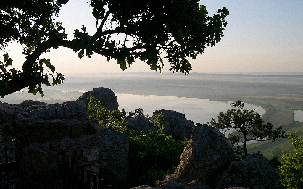 http://www.hdforums.com/Petit Jean/Petit%20Jean%20Overlook%204.jpg